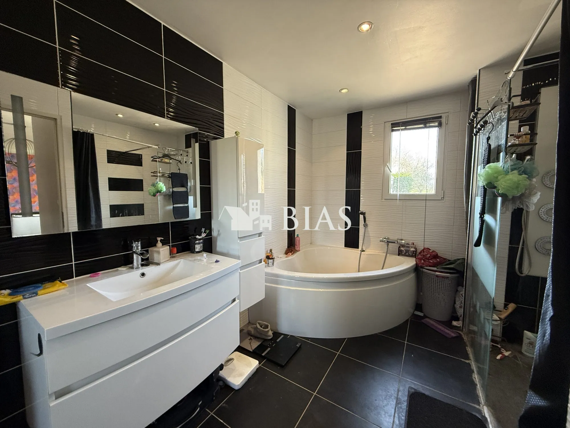 Charmante maison de plain-pied sur 1550 m² de terrain à Duclair 