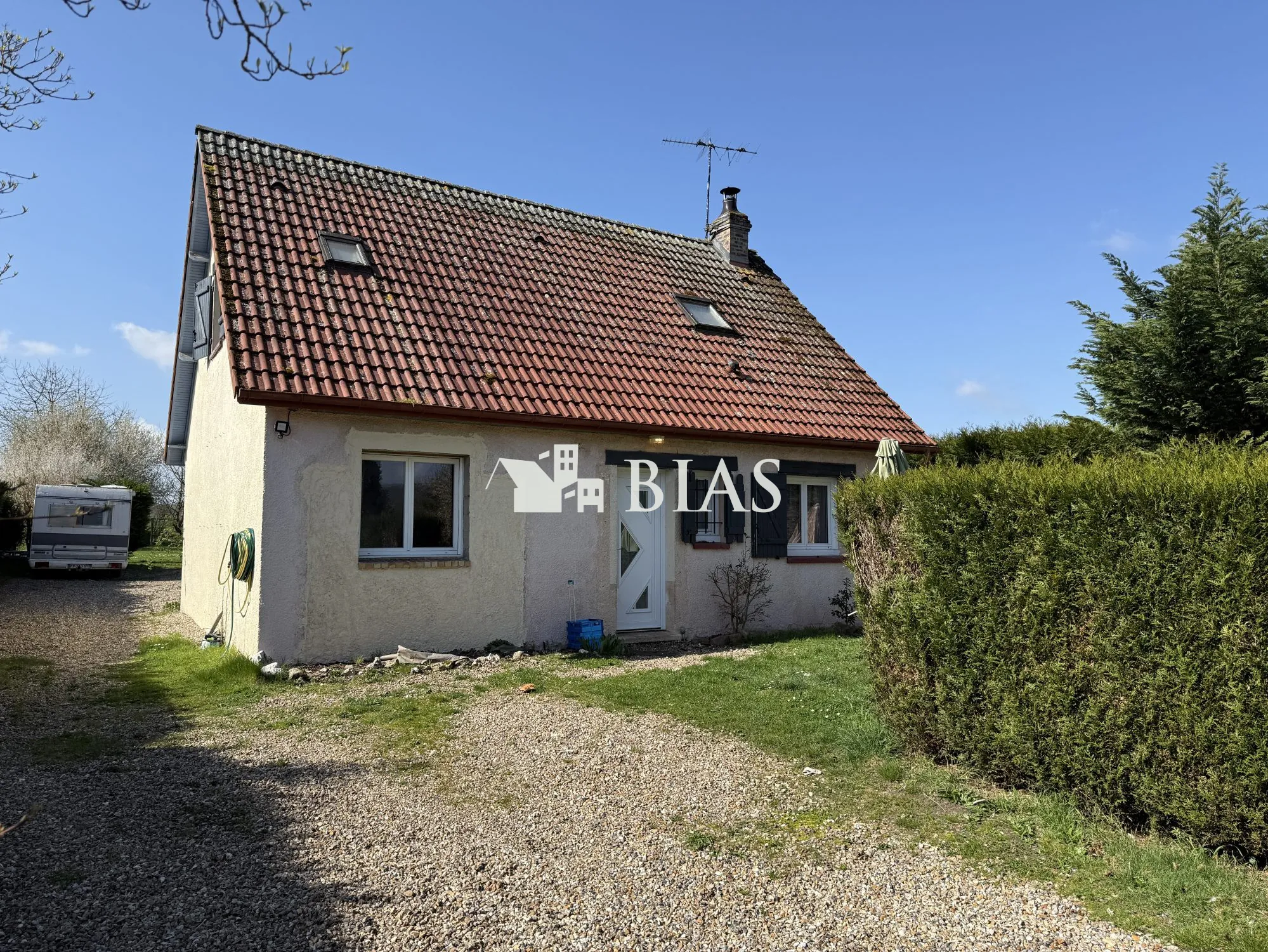 Charmante maison de plain-pied sur 1550 m² de terrain à Duclair 