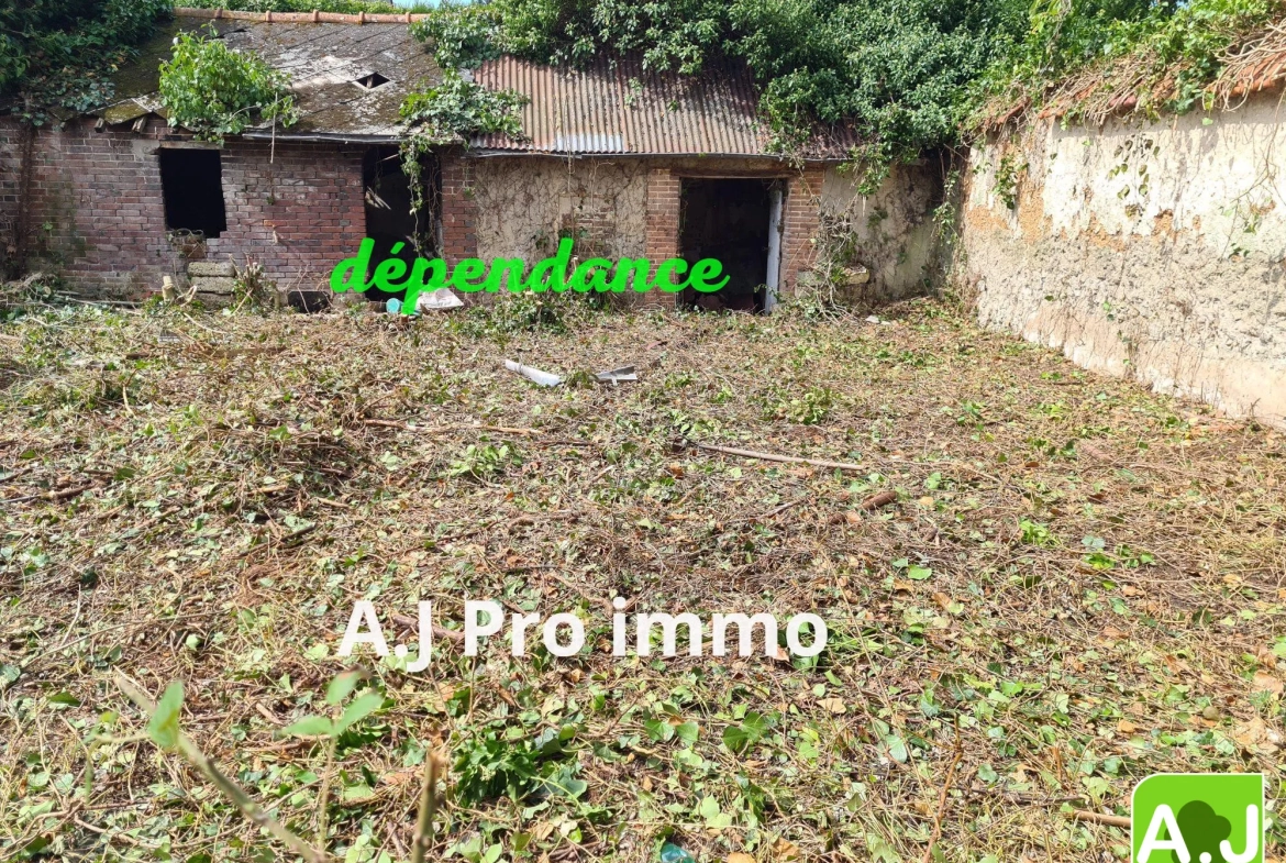 Maison à restaurer au centre-ville de Saint-André-de-l'Eure avec potentiel et terrain clos 