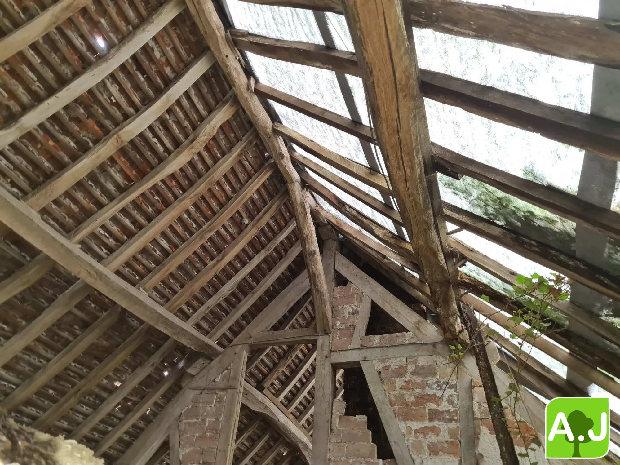 Maison à restaurer au centre-ville de Saint-André-de-l'Eure avec potentiel et terrain clos 