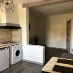 Grand studio meublé rénové à Istres, location à 480€/mois, classé énergie D et climat B