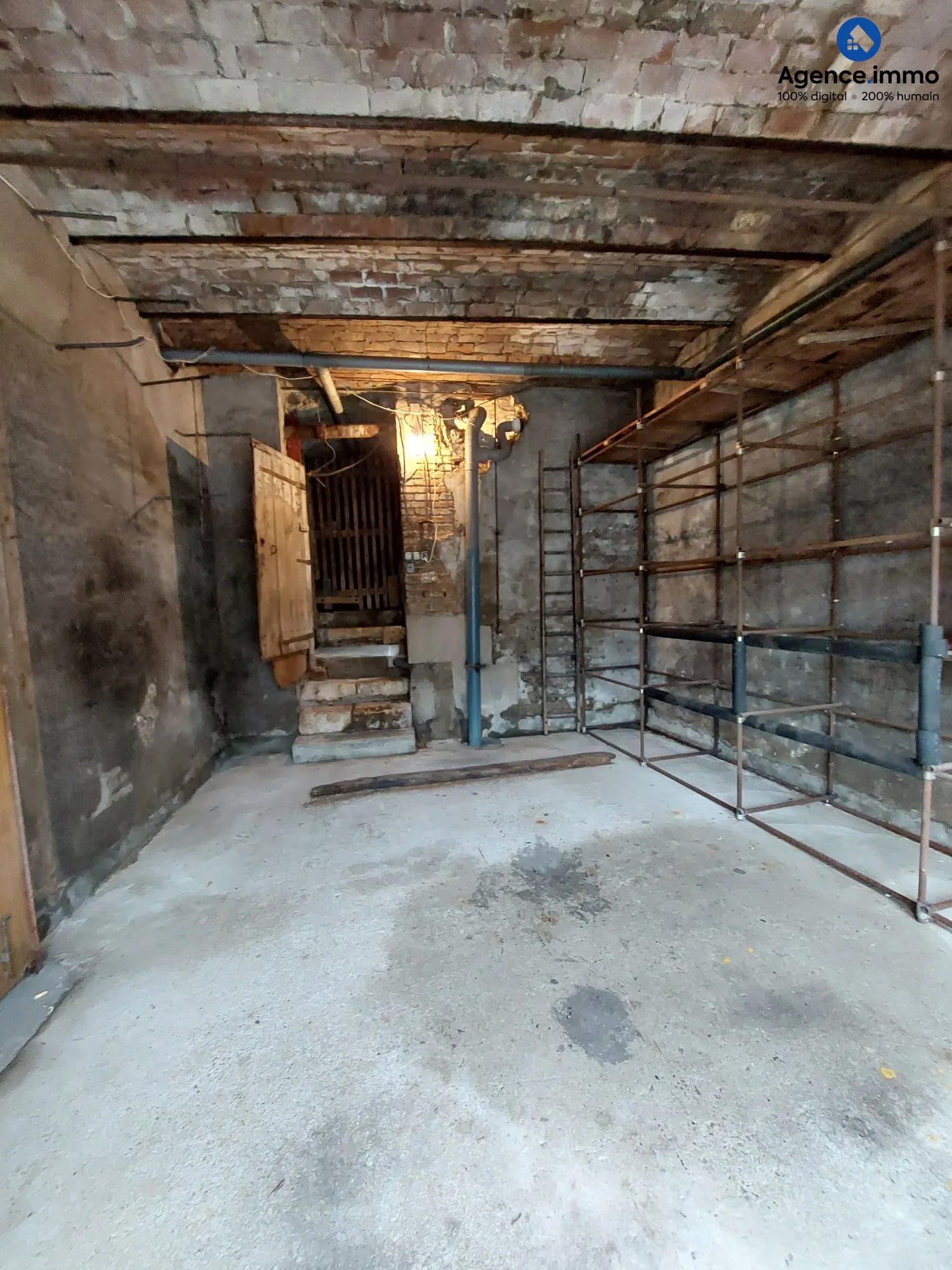 Maison ancienne à Château-Renault de 158 m² avec terrasse et garage 