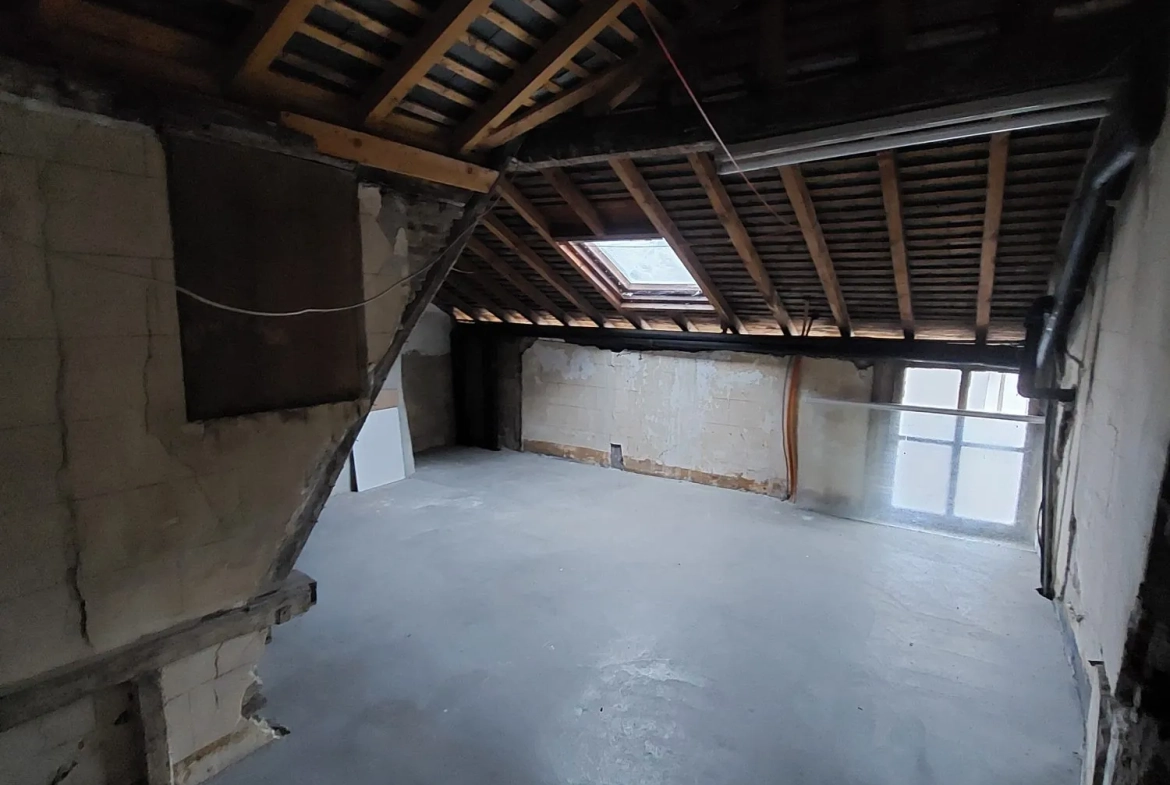 Maison ancienne à Château-Renault de 158 m² avec terrasse et garage 