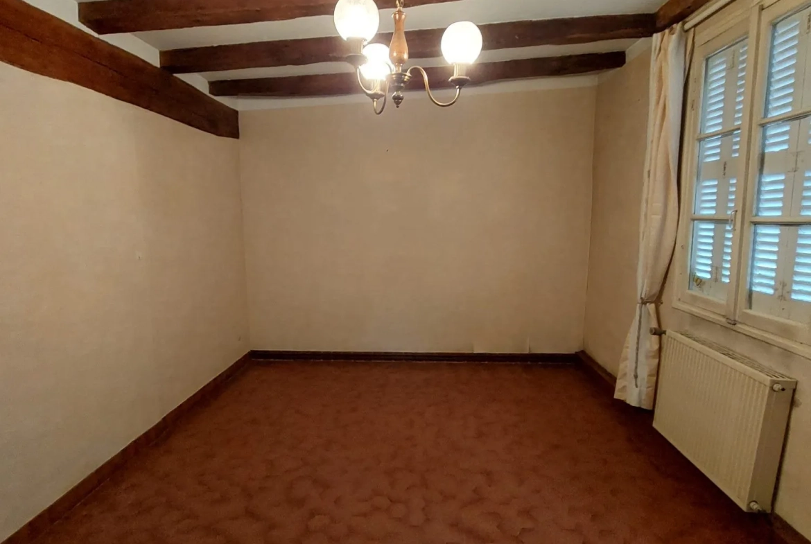 Maison ancienne à Château-Renault de 158 m² avec terrasse et garage 