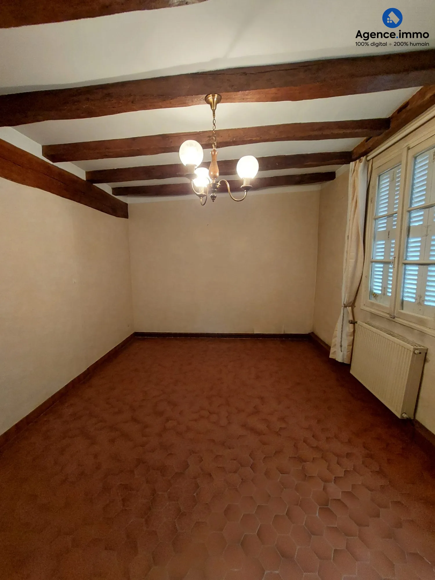 Maison ancienne à Château-Renault de 158 m² avec terrasse et garage 