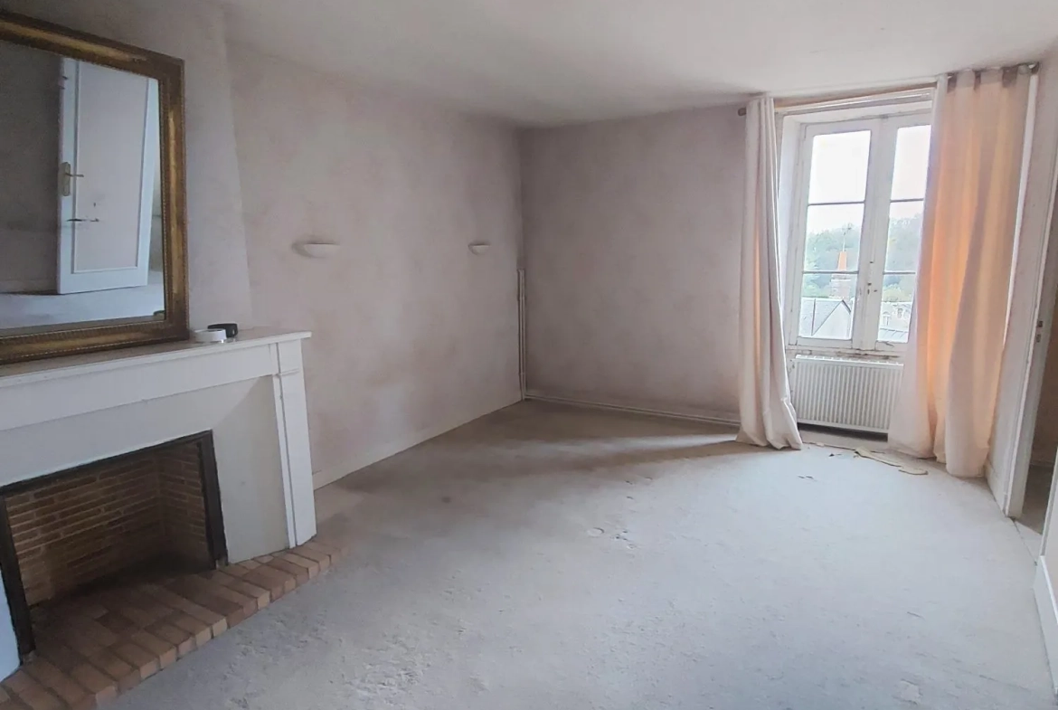 Maison ancienne à Château-Renault de 158 m² avec terrasse et garage 
