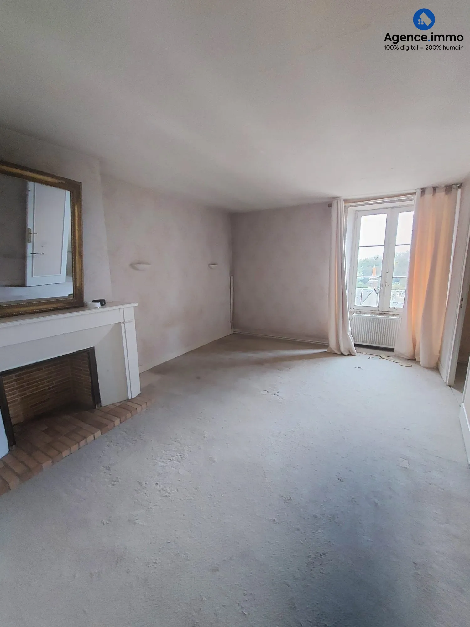 Maison ancienne à Château-Renault de 158 m² avec terrasse et garage 