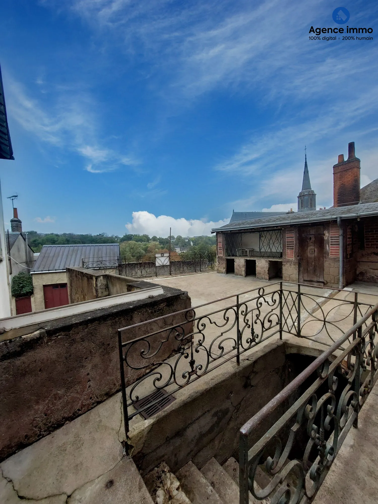 Maison ancienne à Château-Renault de 158 m² avec terrasse et garage 