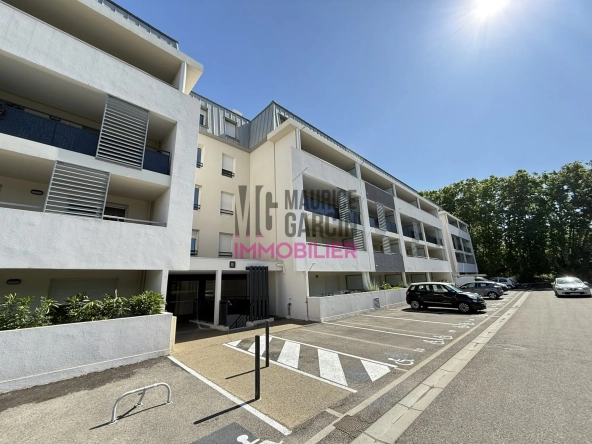 Appartement T3 récent avec terrasse et parking sécurisé à Avignon AGROPARC