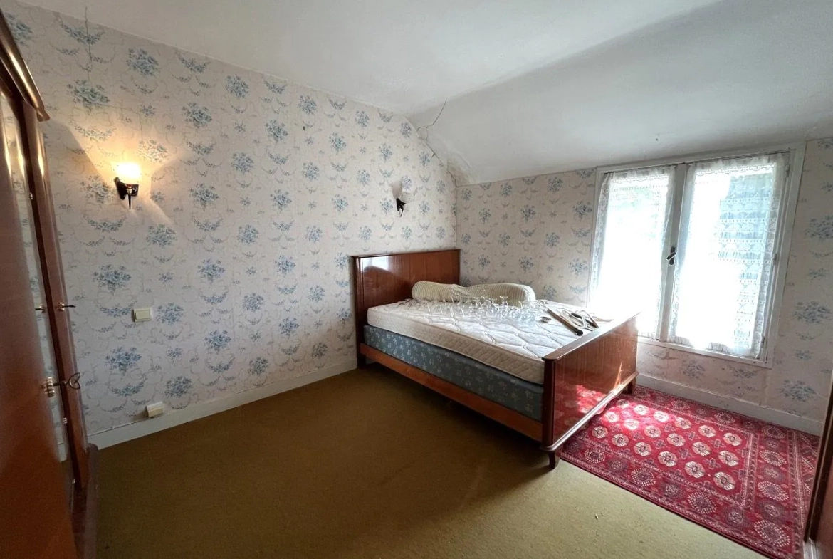 Maison ancienne à rénover à Pouzay de 119 m² avec potentiel locatif 