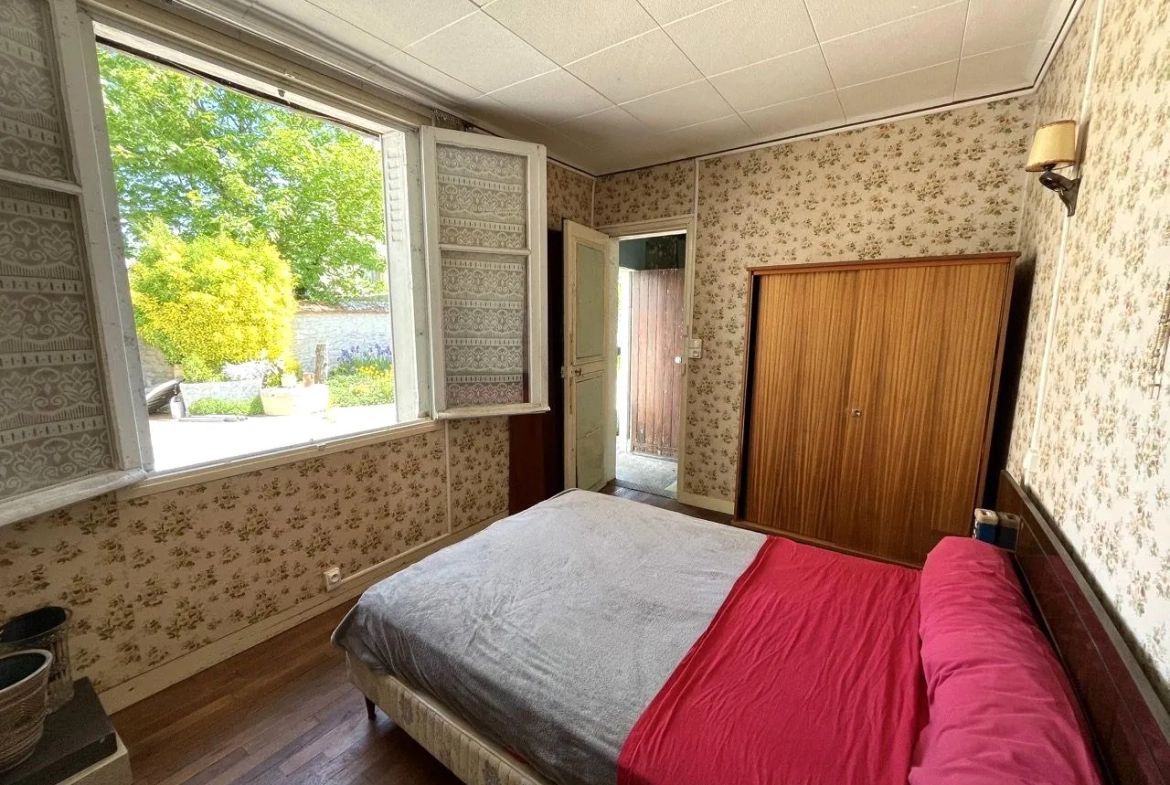 Maison ancienne à rénover à Pouzay de 119 m² avec potentiel locatif 