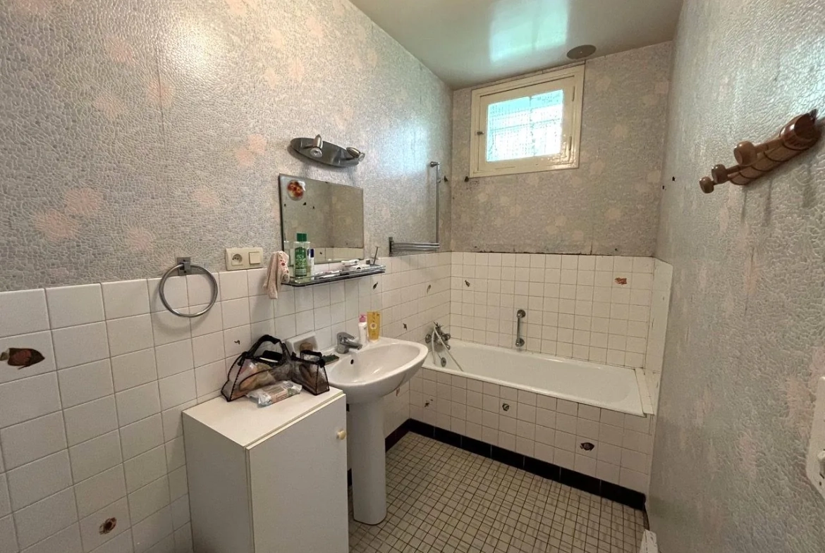 Maison ancienne à rénover à Pouzay de 119 m² avec potentiel locatif 
