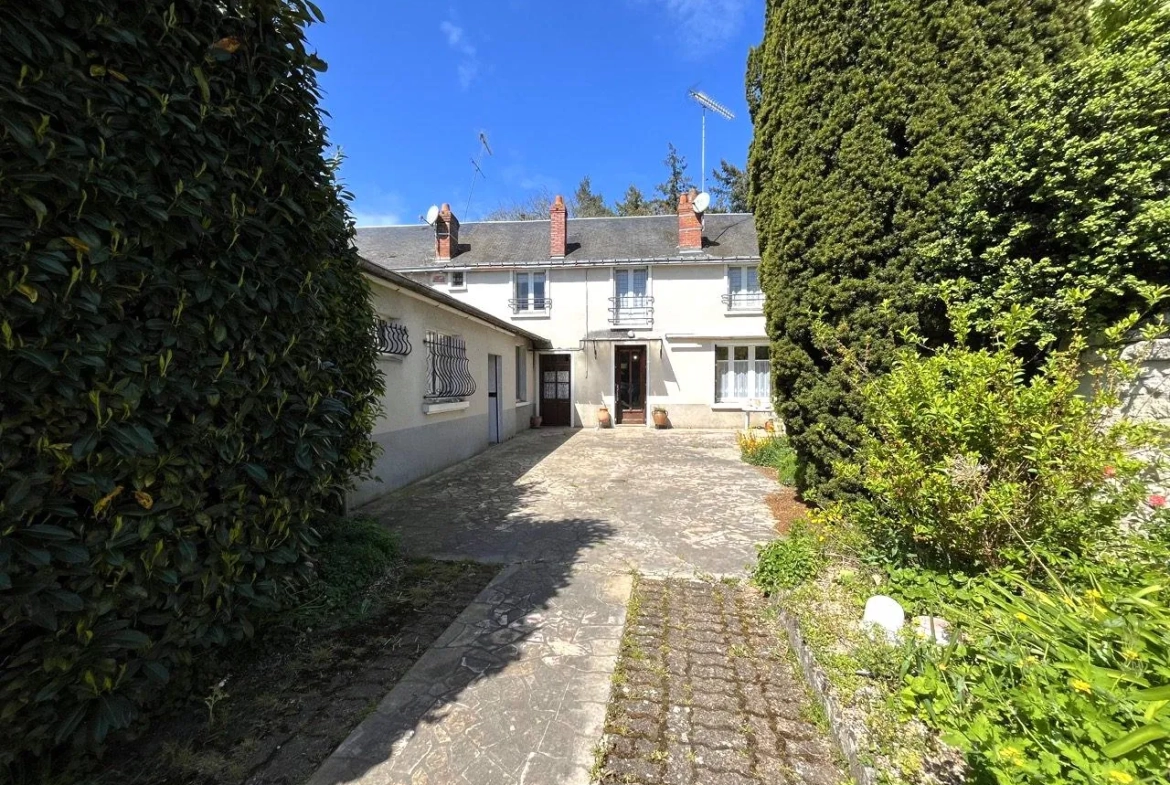 Maison ancienne à rénover à Pouzay de 119 m² avec potentiel locatif 