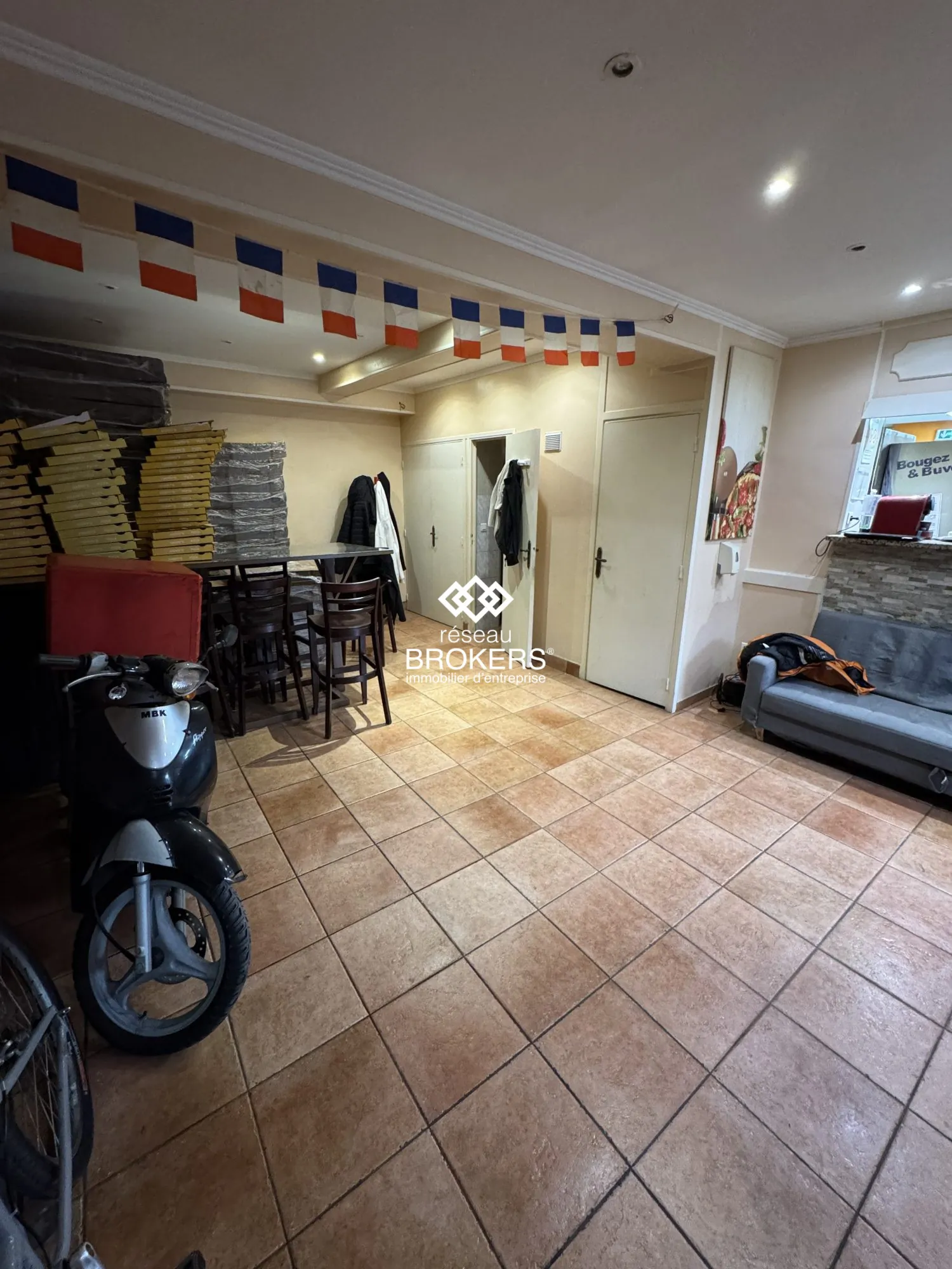 À vendre fond de commerce pizzeria livraison à Nice, emplacement stratégique, forte rentabilité 