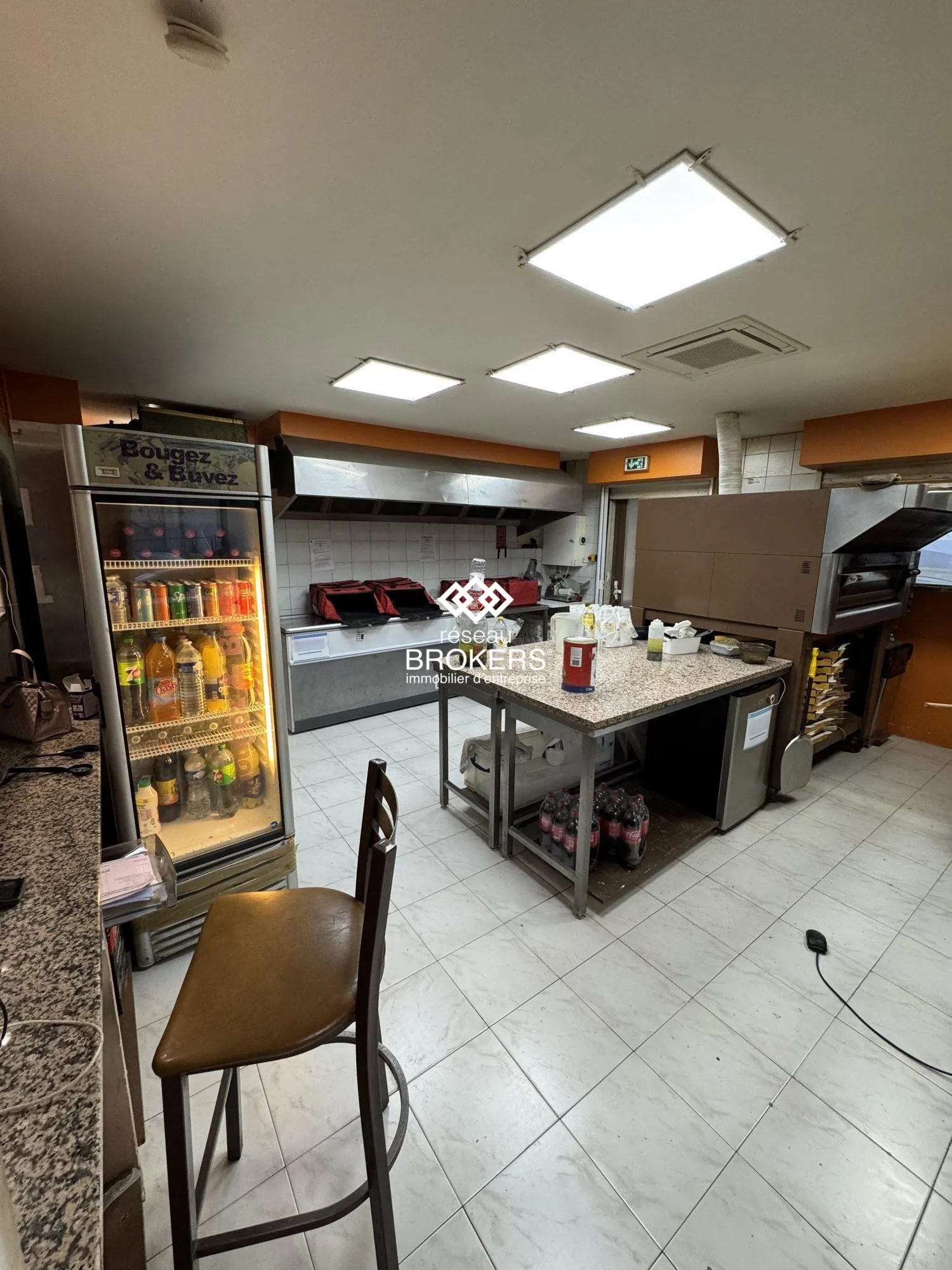 À vendre fond de commerce pizzeria livraison à Nice, emplacement stratégique, forte rentabilité 