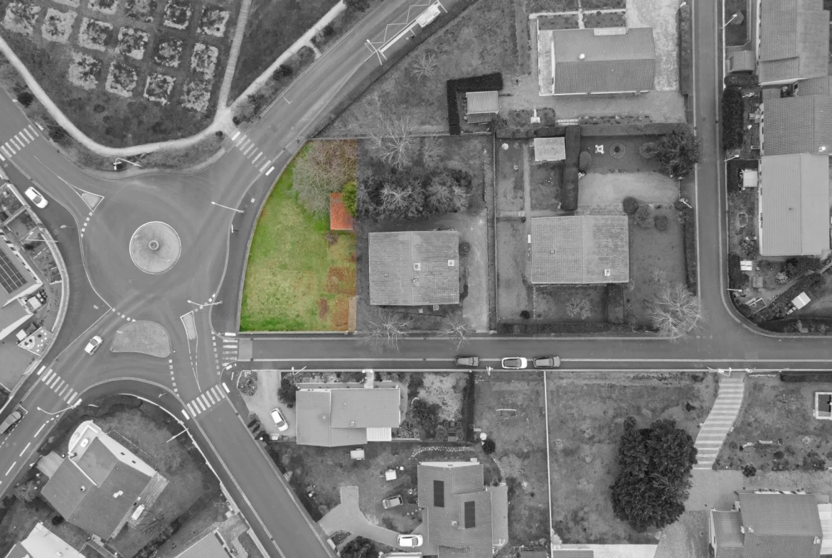 Terrain constructible de 545 m² à Cournon d'Auvergne avec abri de jardin 