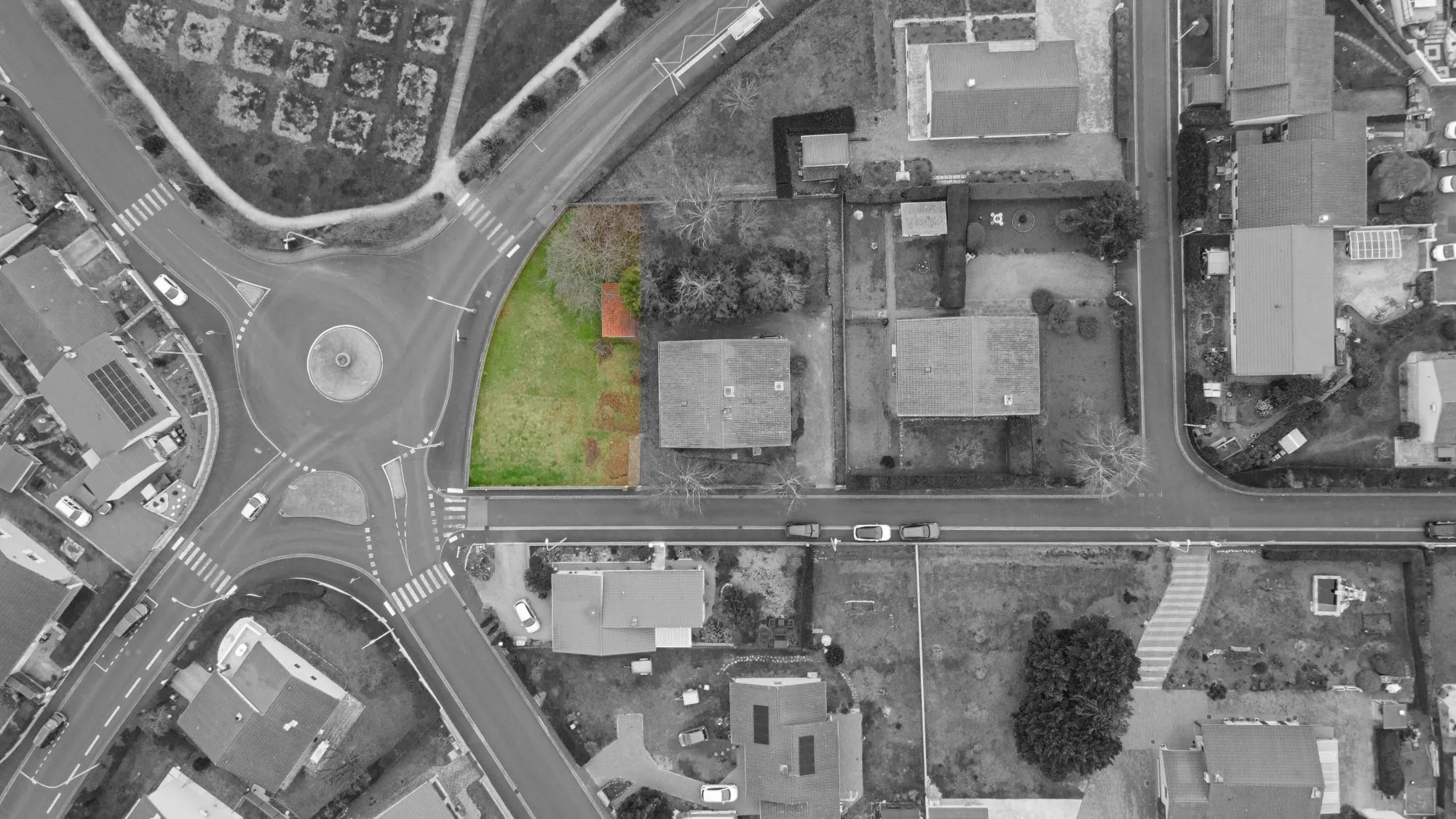 Terrain constructible de 545 m² à Cournon d'Auvergne avec abri de jardin 