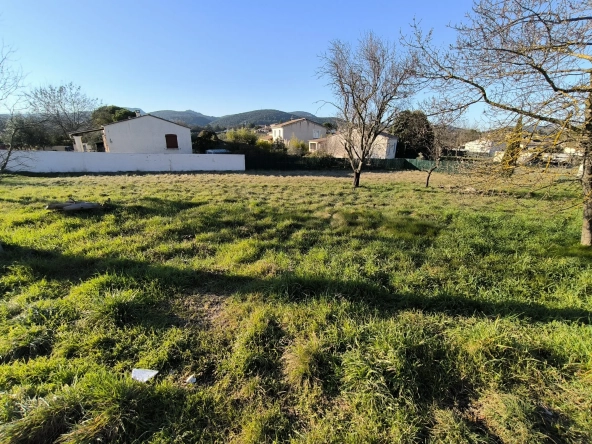 Terrain constructible de 860 m² à Bagard, secteur calme et proche d'Alès