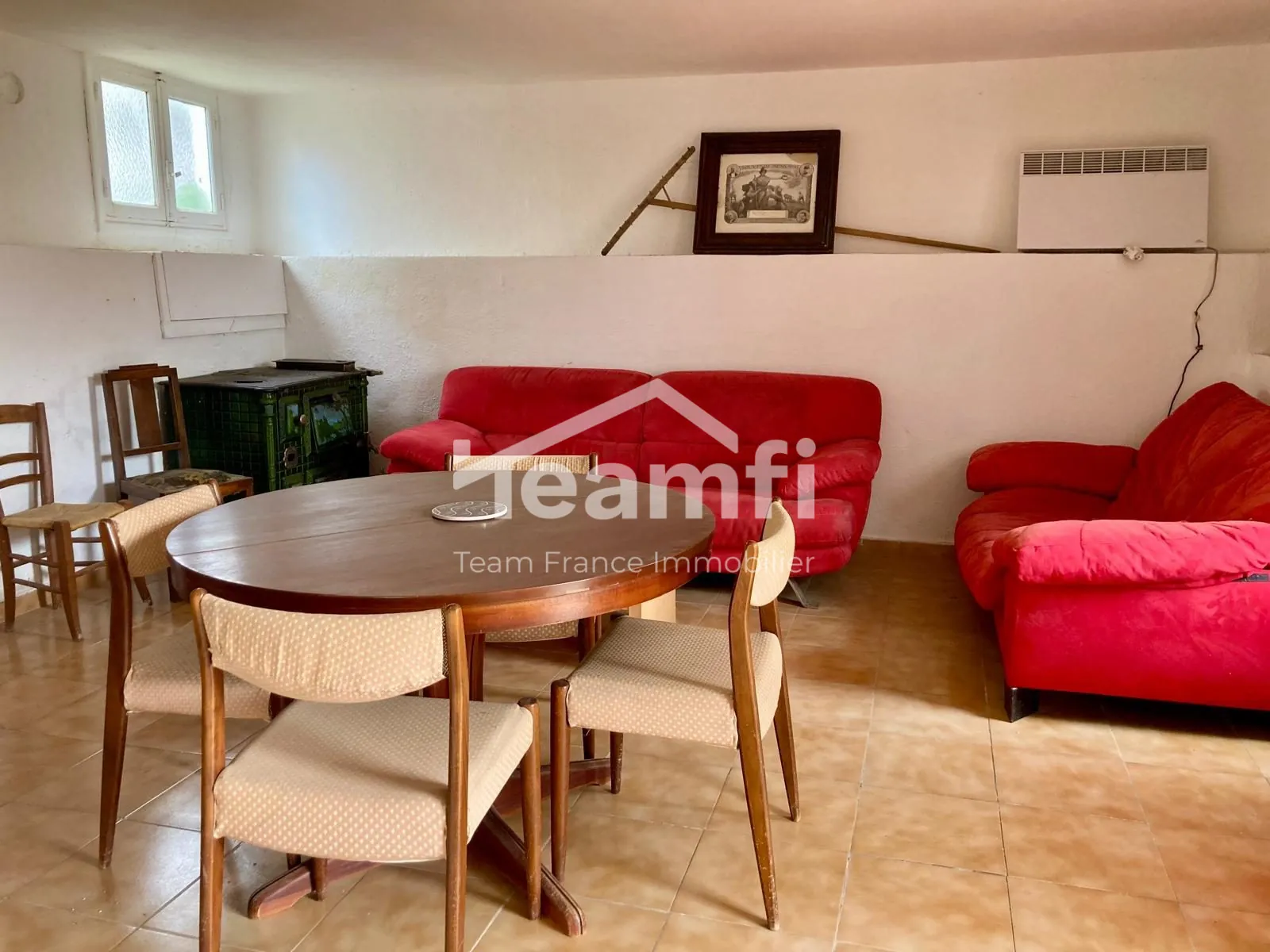 Maison à rénover avec 4 chambres, jardin et atelier à Arconsat 