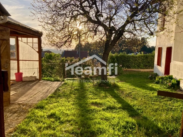 Maison à rénover avec 4 chambres, jardin et atelier à Arconsat