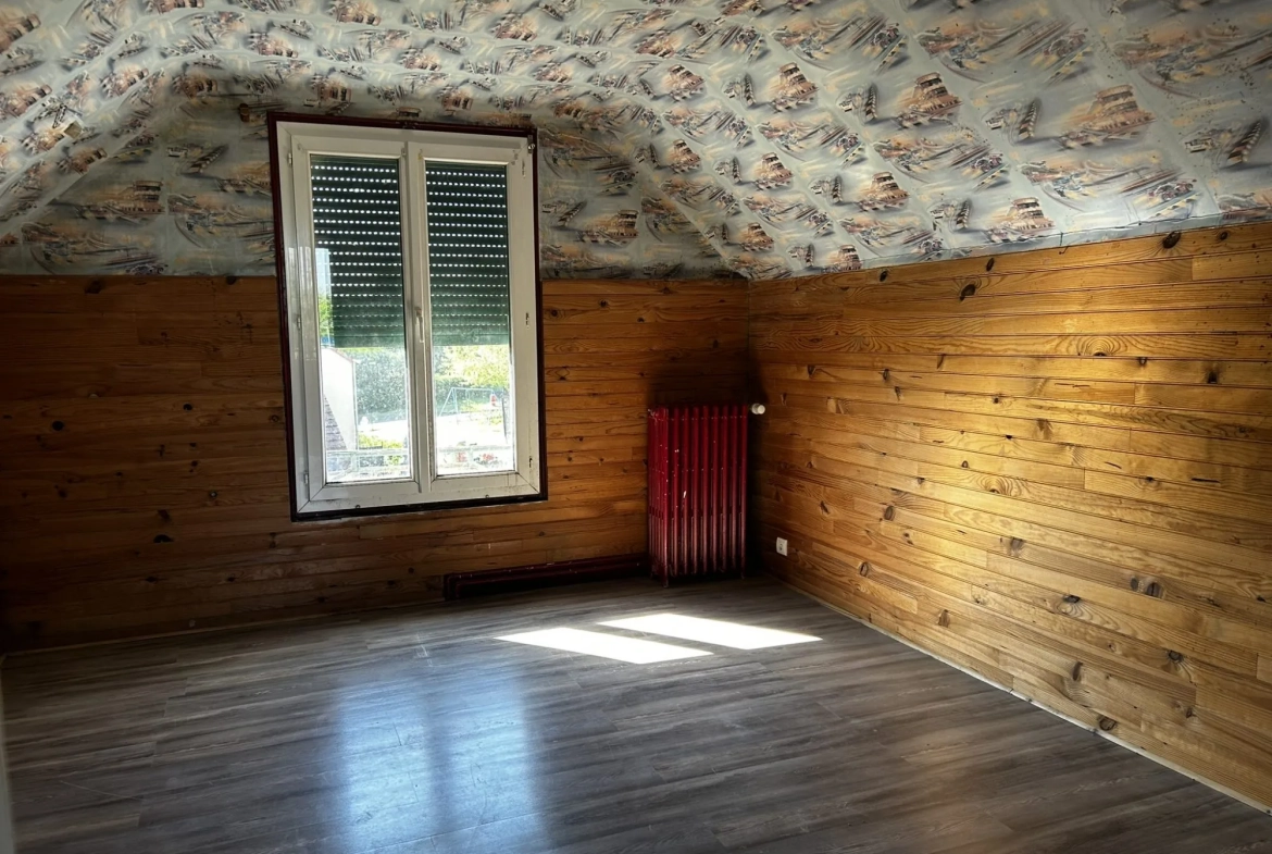 Maison ancienne à rénover avec 3 chambres près de l'autoroute A6 à Courtenay 