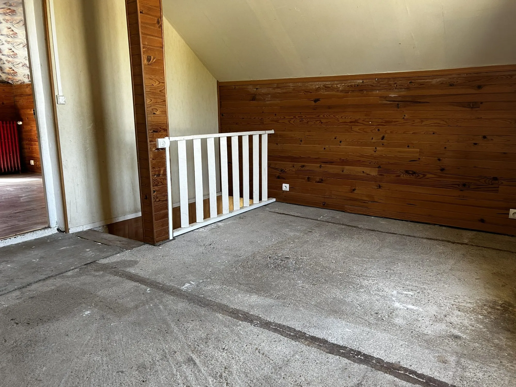 Maison ancienne à rénover avec 3 chambres près de l'autoroute A6 à Courtenay 