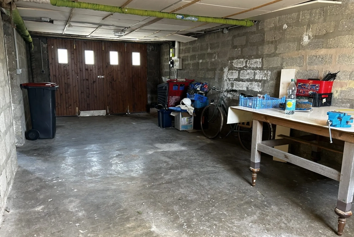 Maison ancienne à rénover avec 3 chambres près de l'autoroute A6 à Courtenay 