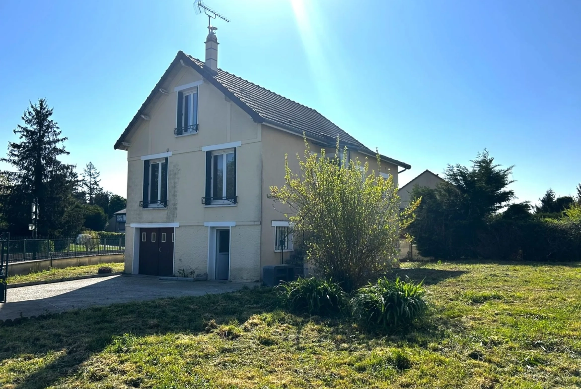 Maison ancienne à rénover avec 3 chambres près de l'autoroute A6 à Courtenay 