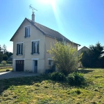 Maison ancienne à rénover avec 3 chambres près de l'autoroute A6 à Courtenay