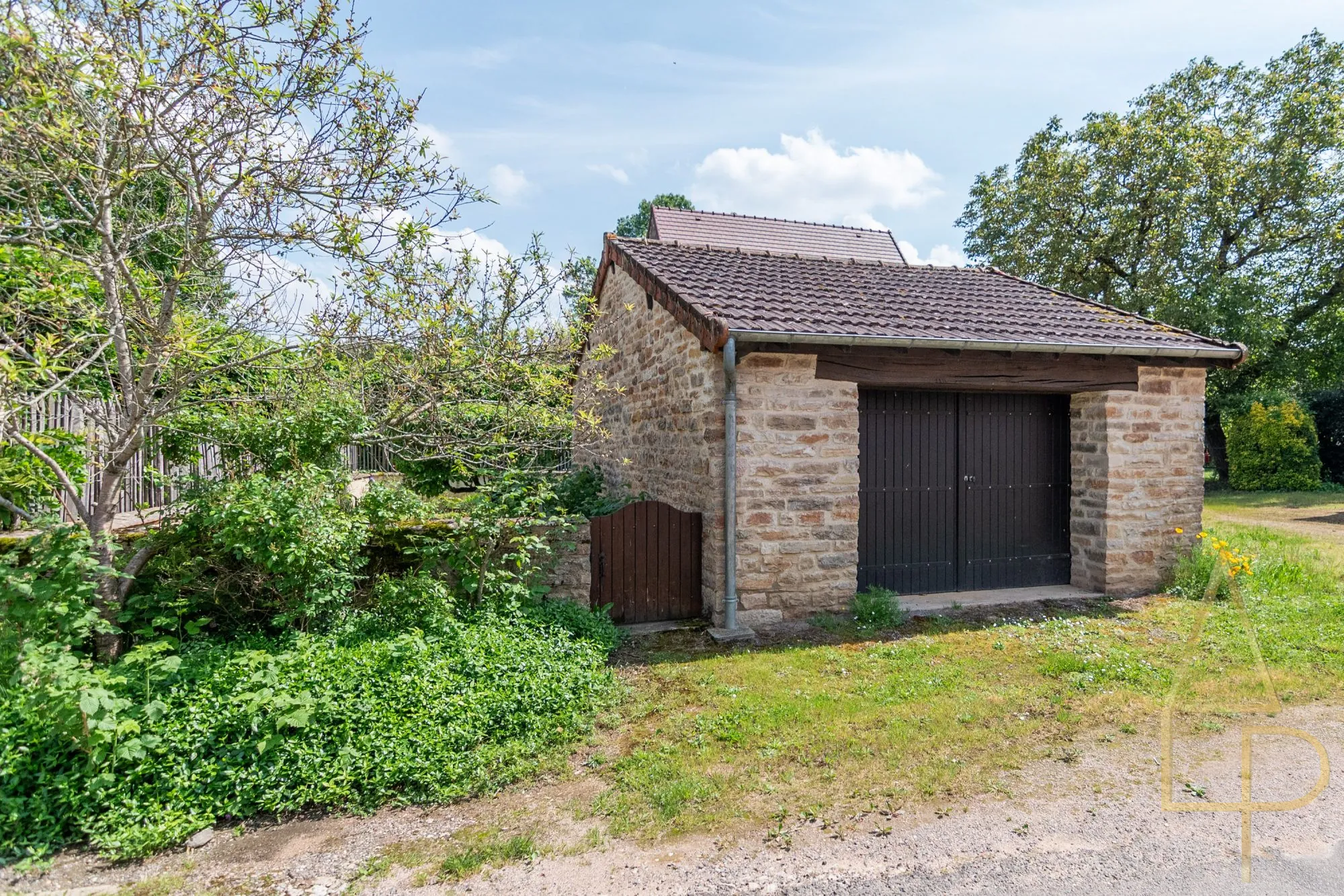 Maison à vendre à Lalheue avec jardin paysagé et grand potentiel d'extension 