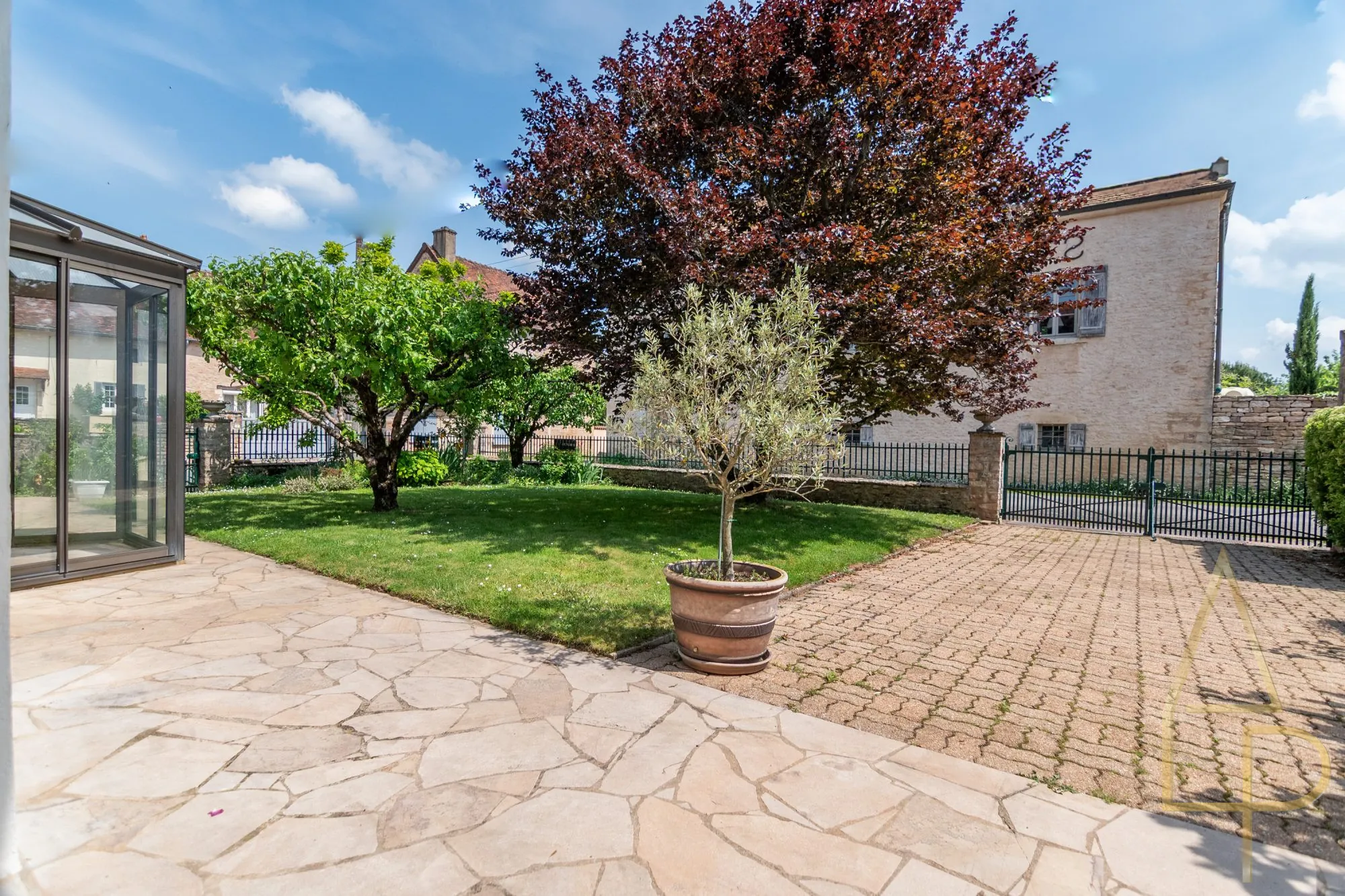 Maison à vendre à Lalheue avec jardin paysagé et grand potentiel d'extension 