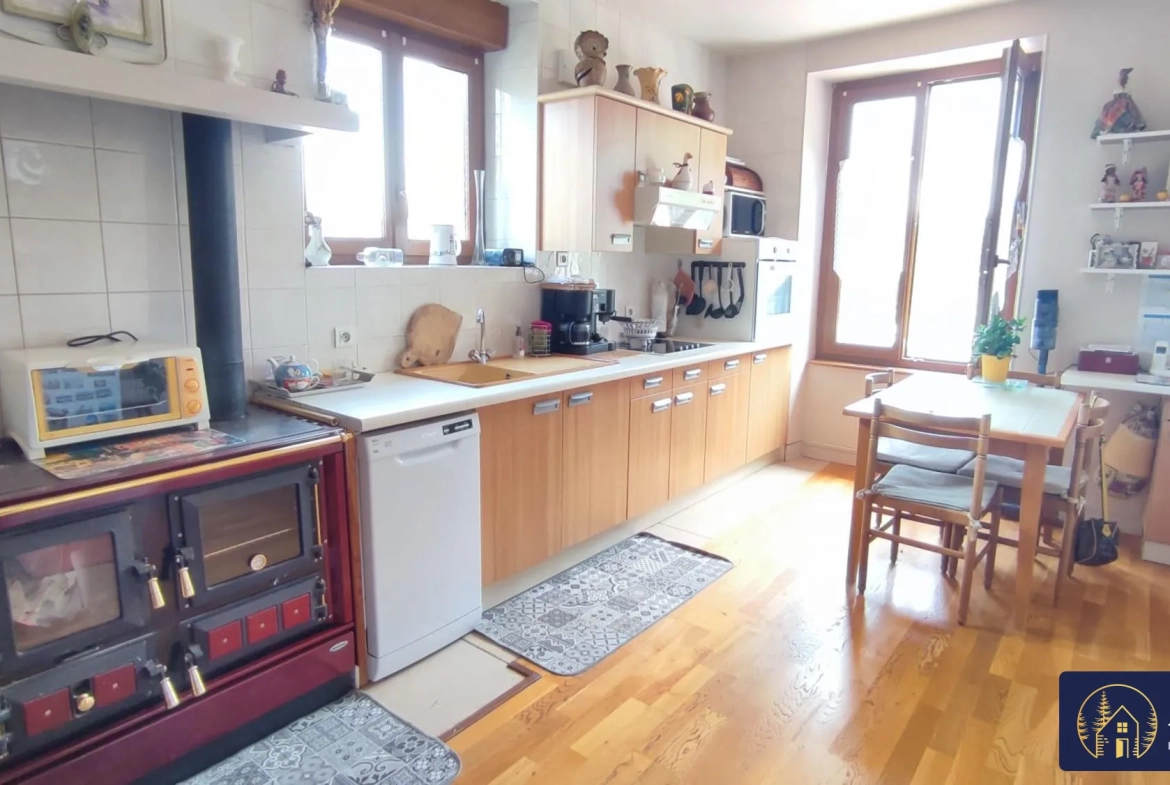 Charmant appartement T3 de 71 m² avec terrasse à Riom-ès-Montagnes 