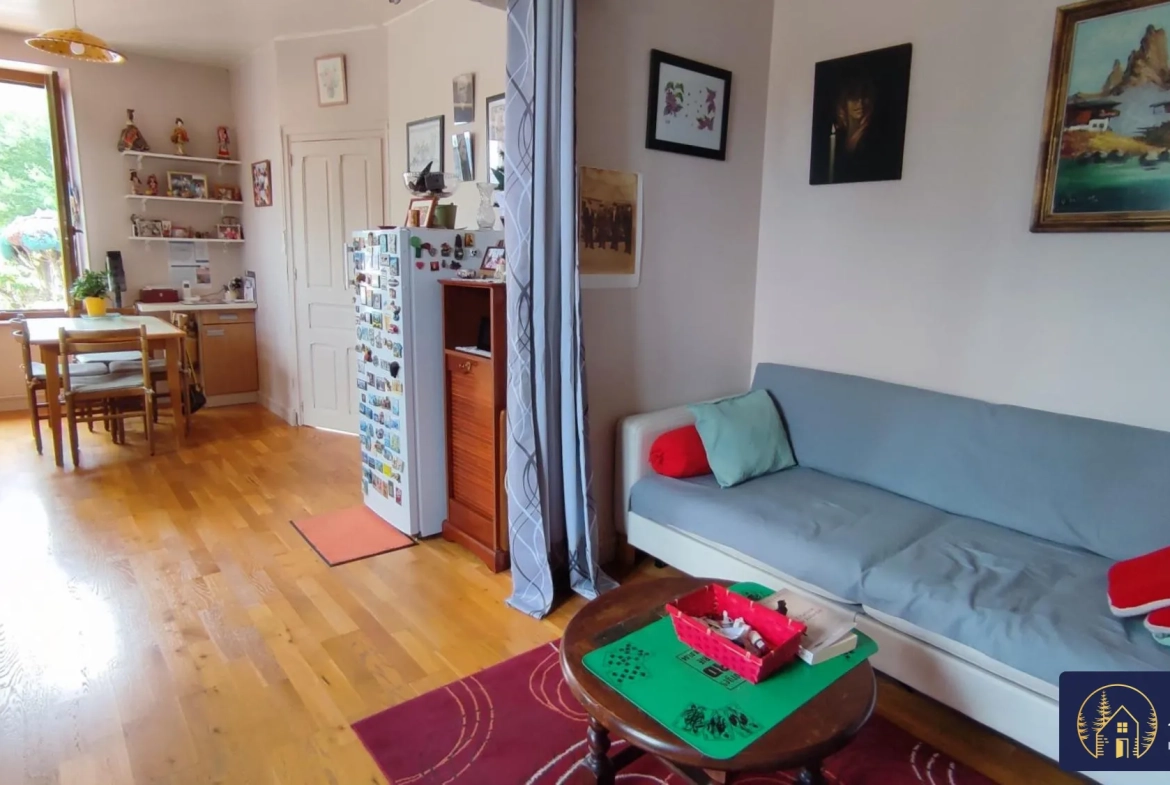Charmant appartement T3 de 71 m² avec terrasse à Riom-ès-Montagnes 
