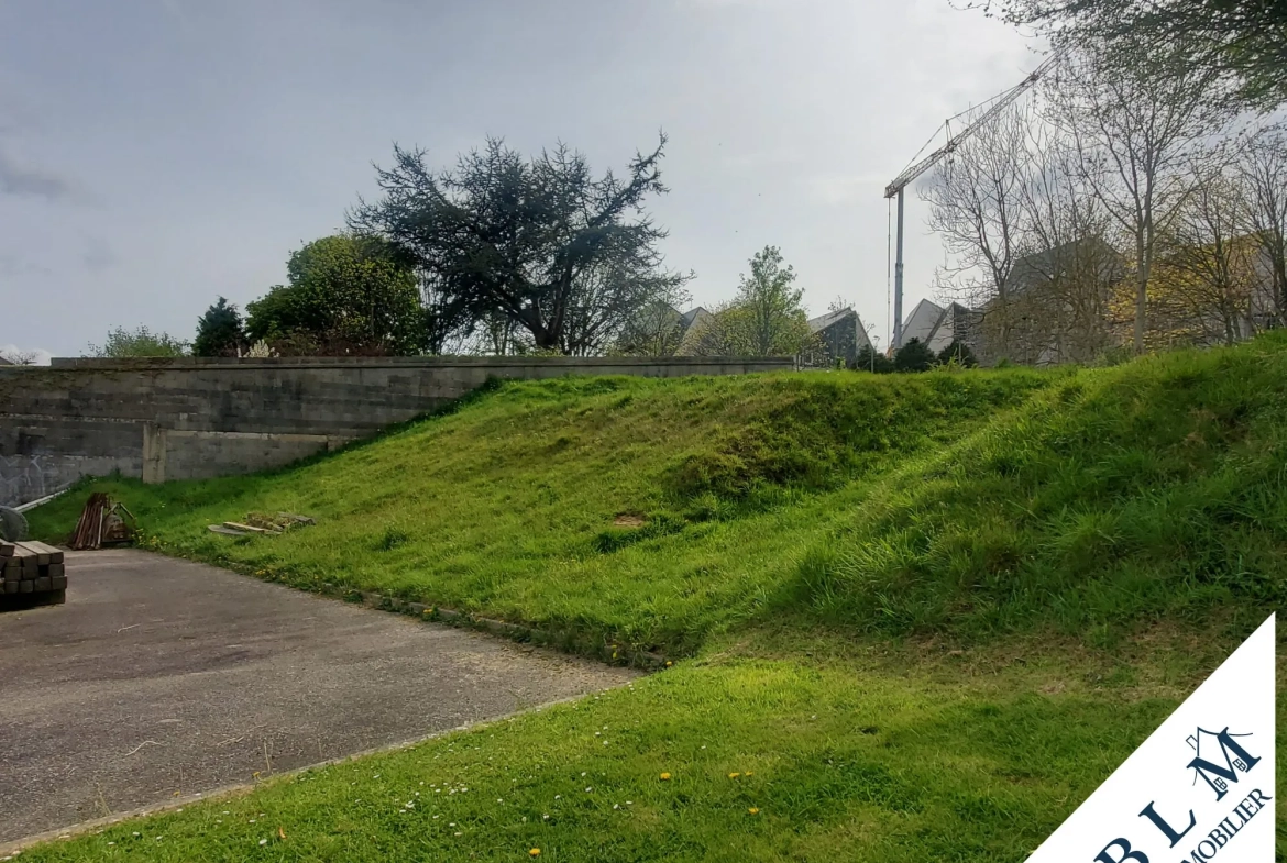 Terrain constructible de 739 m² à Equeurdreville-Hainneville - Hors lotissement et viabilisé 