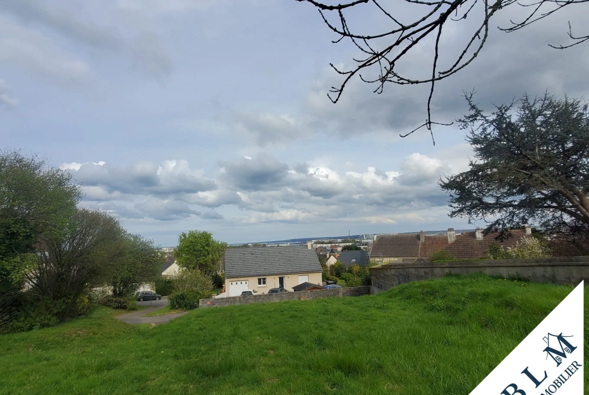 Terrain constructible de 739 m² à Equeurdreville-Hainneville - Hors lotissement et viabilisé 
