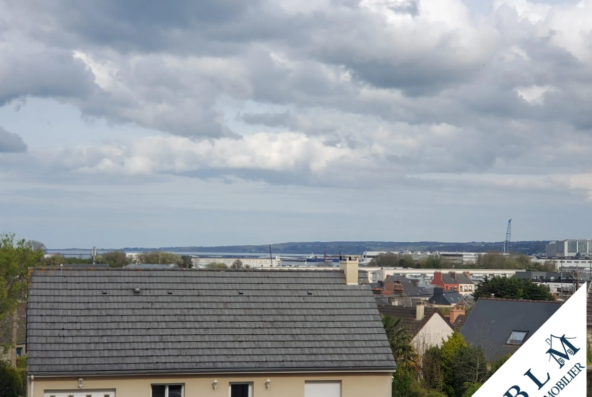 Terrain constructible de 739 m² à Equeurdreville-Hainneville - Hors lotissement et viabilisé 