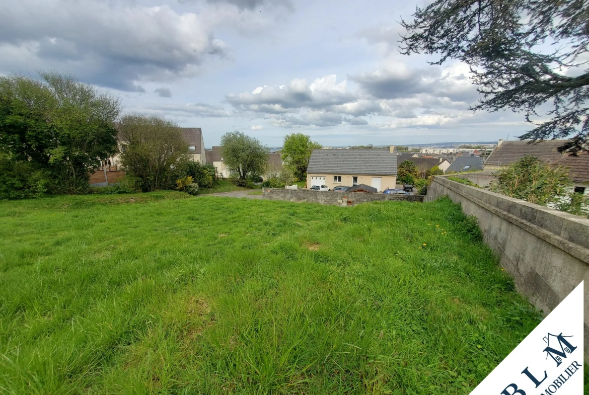 Terrain constructible de 739 m² à Equeurdreville-Hainneville - Hors lotissement et viabilisé 