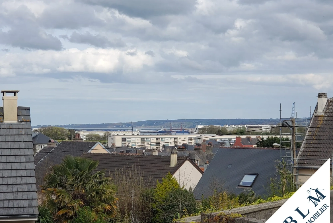 Terrain constructible de 739 m² à Equeurdreville-Hainneville - Hors lotissement et viabilisé 