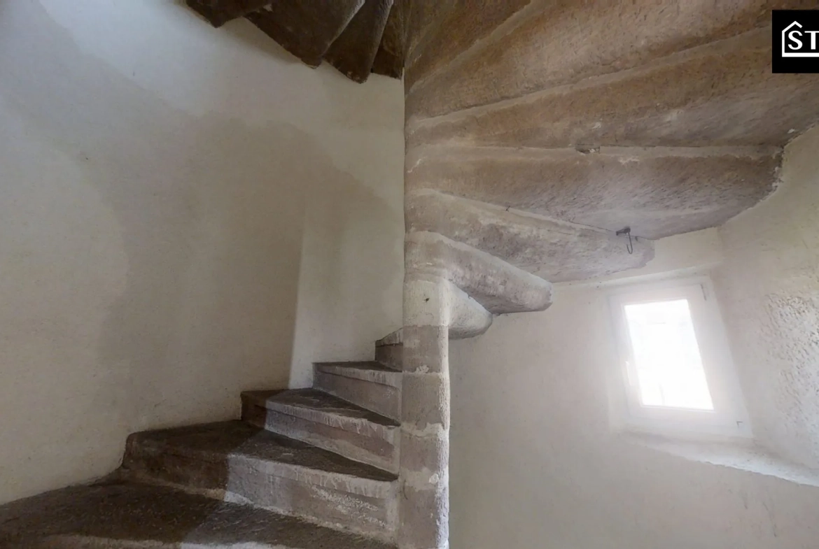 Maison à vendre à Lomont 210 m² avec terrain de 10 ares - Charme et potentiel 