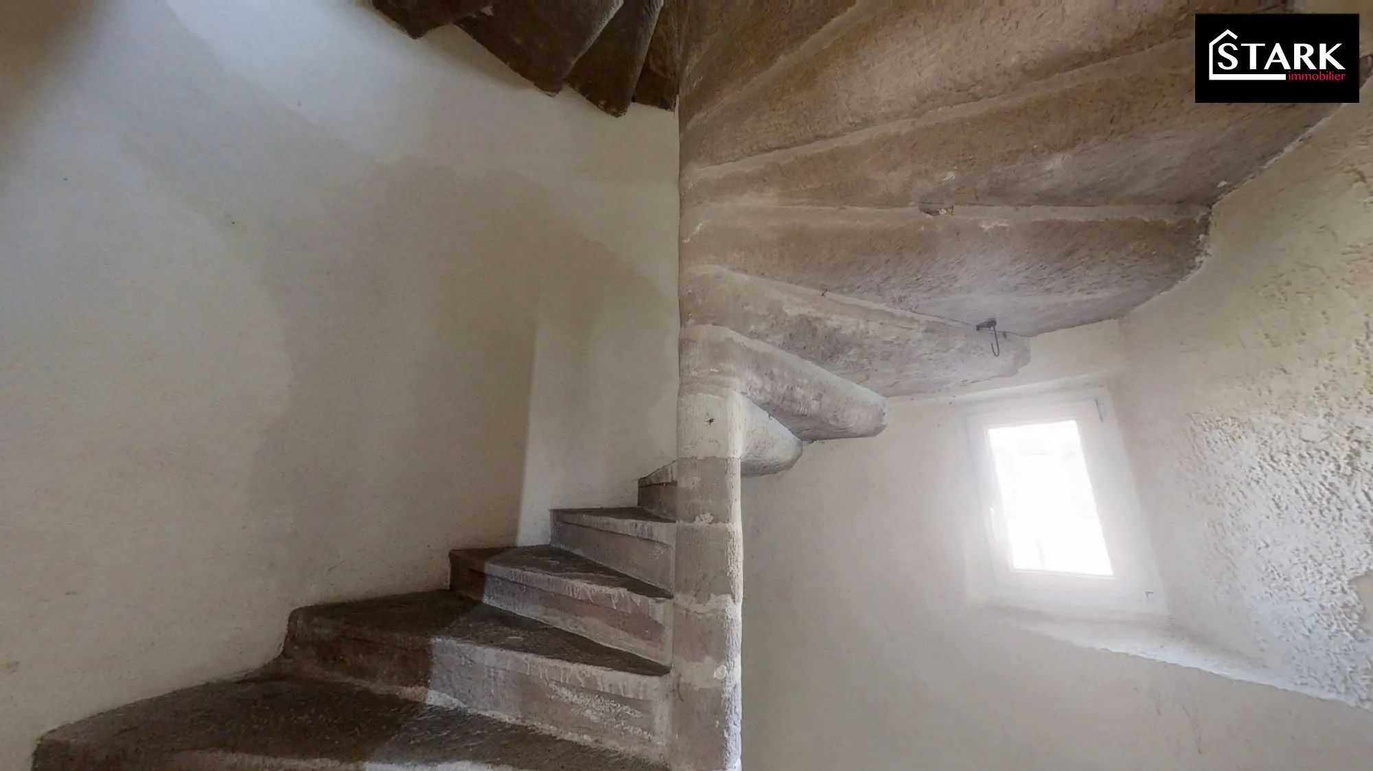 Maison à vendre à Lomont 210 m² avec terrain de 10 ares - Charme et potentiel 