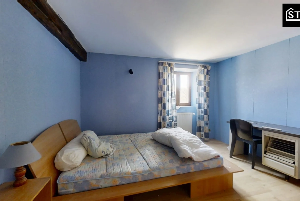 Maison à vendre à Lomont 210 m² avec terrain de 10 ares - Charme et potentiel 