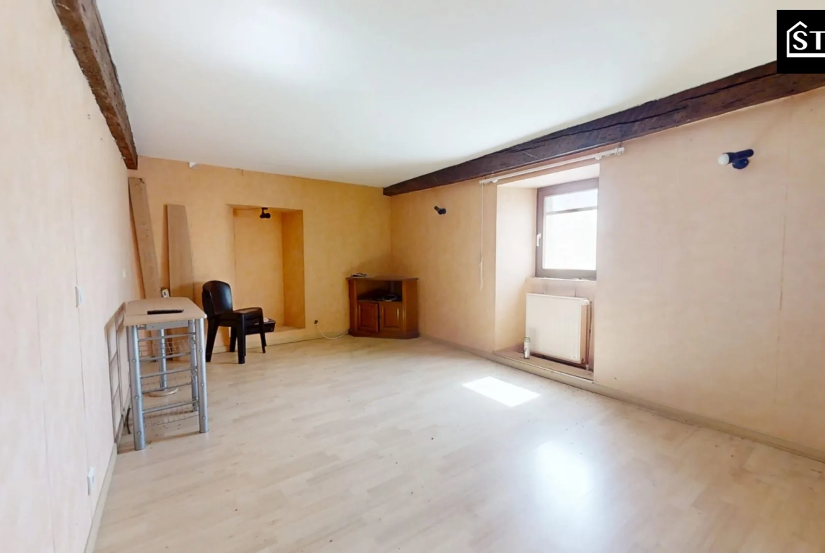 Maison à vendre à Lomont 210 m² avec terrain de 10 ares - Charme et potentiel 