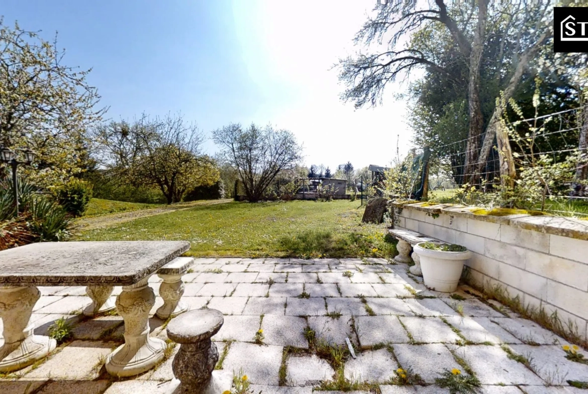 Maison à vendre à Lomont 210 m² avec terrain de 10 ares - Charme et potentiel 
