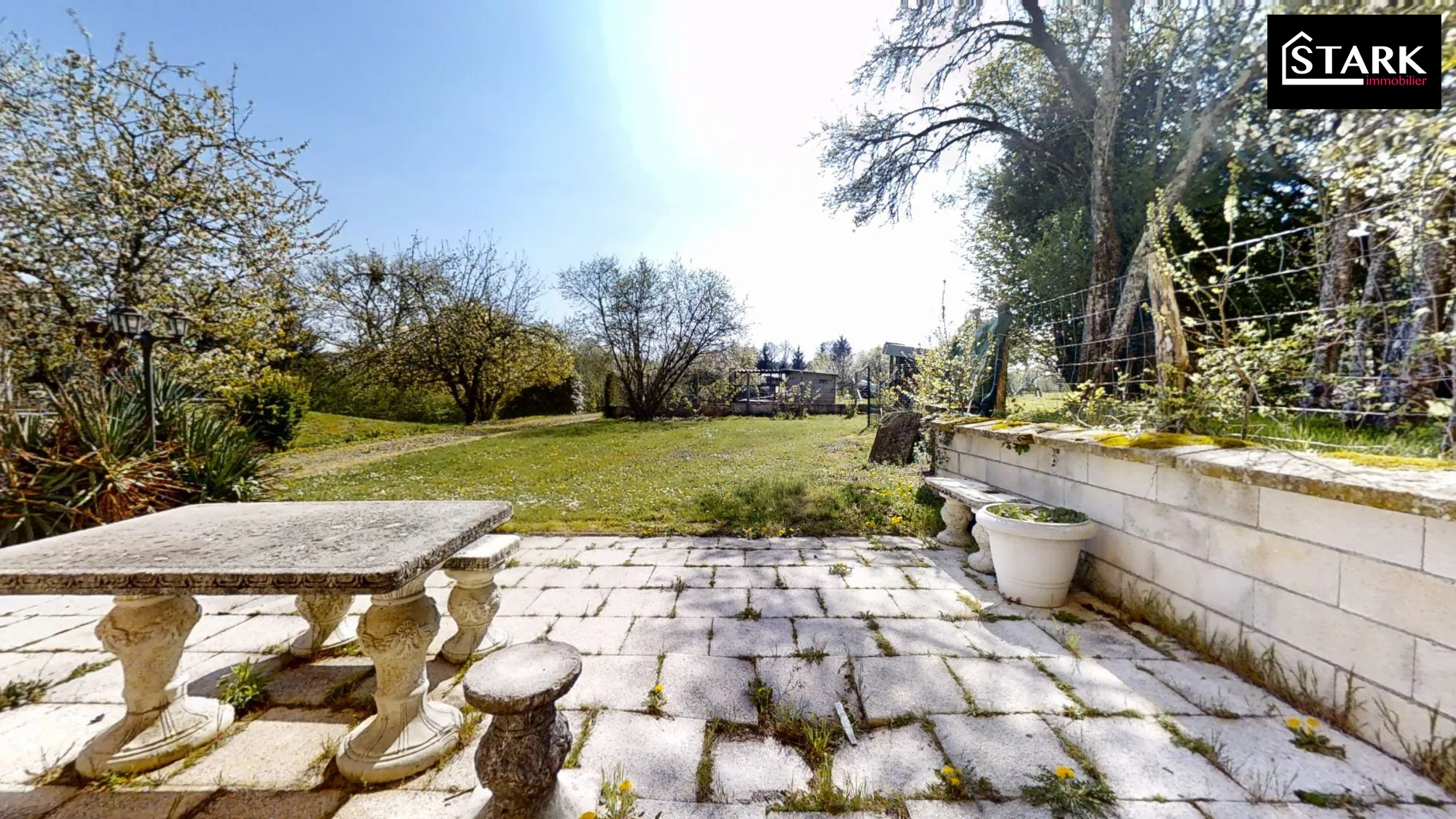 Maison à vendre à Lomont 210 m² avec terrain de 10 ares - Charme et potentiel 
