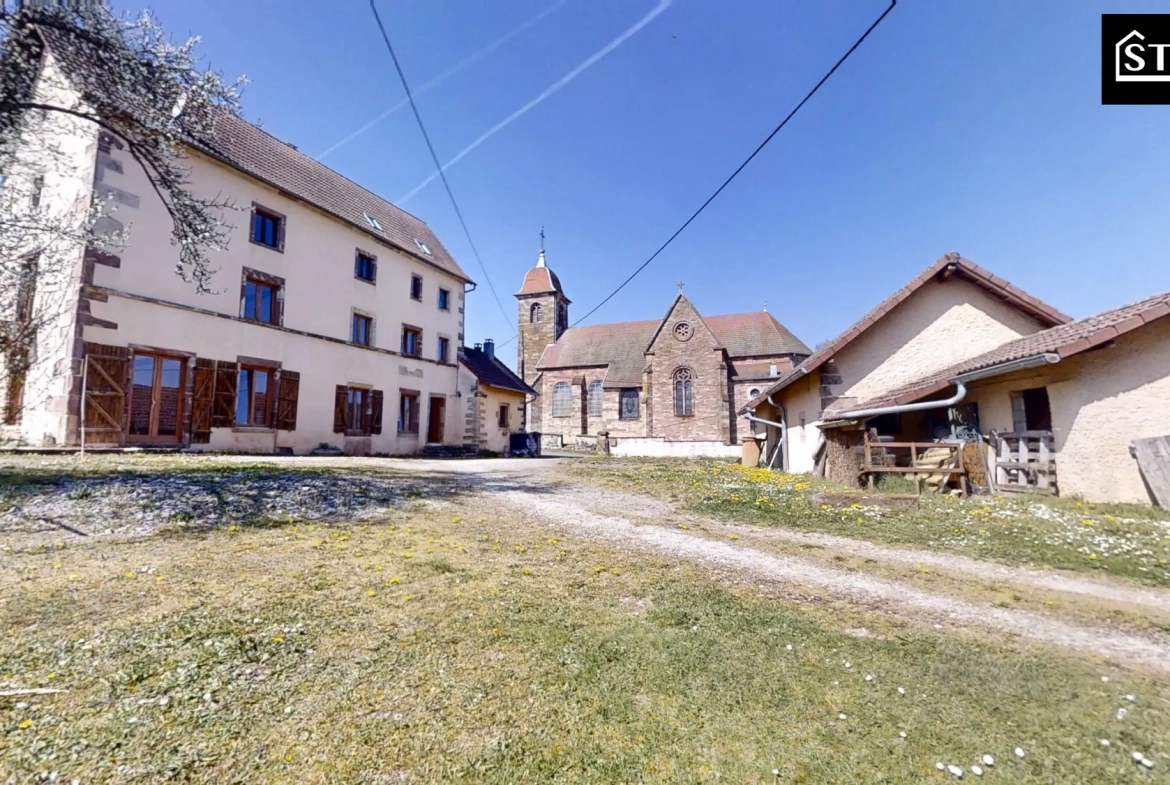 Maison à vendre à Lomont 210 m² avec terrain de 10 ares - Charme et potentiel 