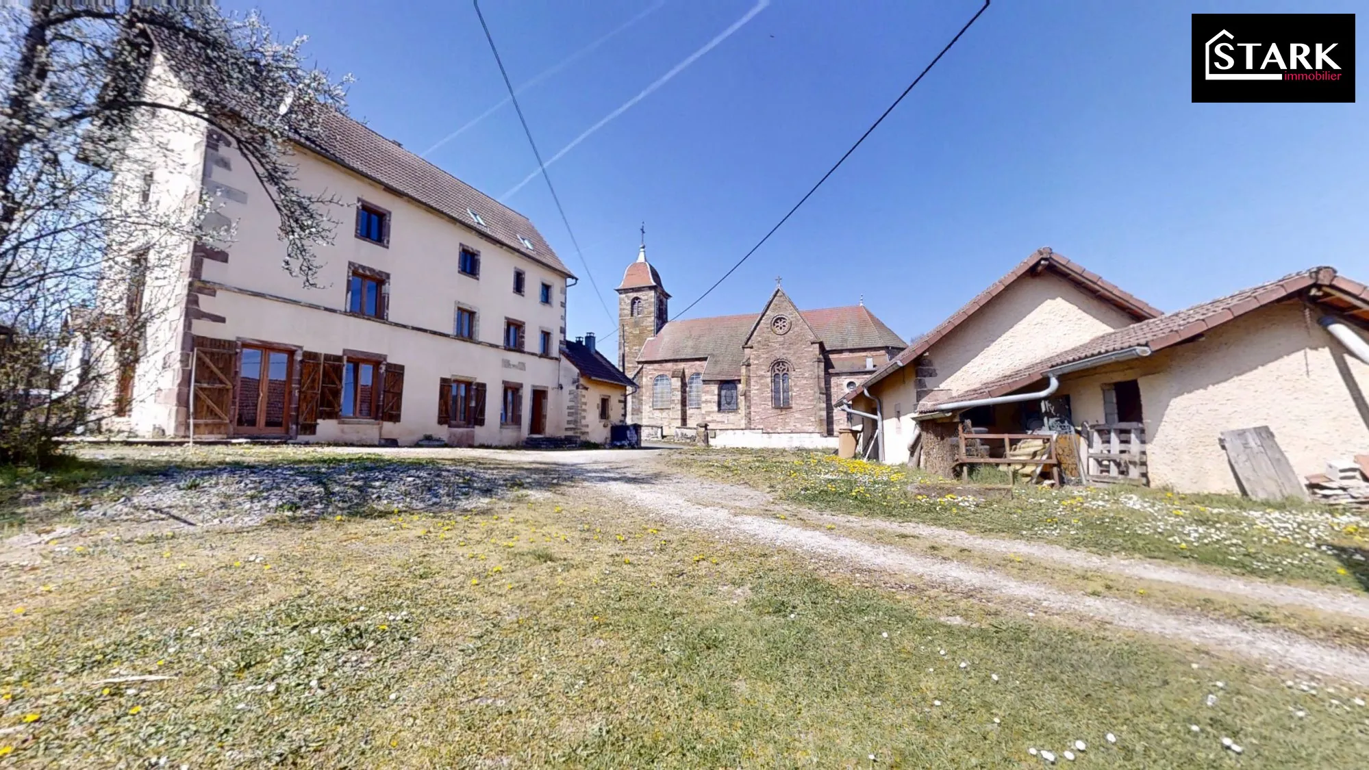 Maison à vendre à Lomont 210 m² avec terrain de 10 ares - Charme et potentiel 