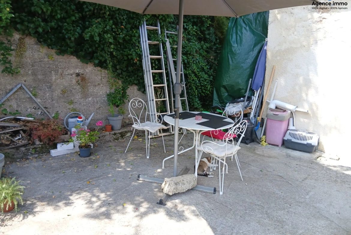 Maison de ville à vendre à Périgueux avec grand potentiel et extérieur en zone proche de l'IUT 