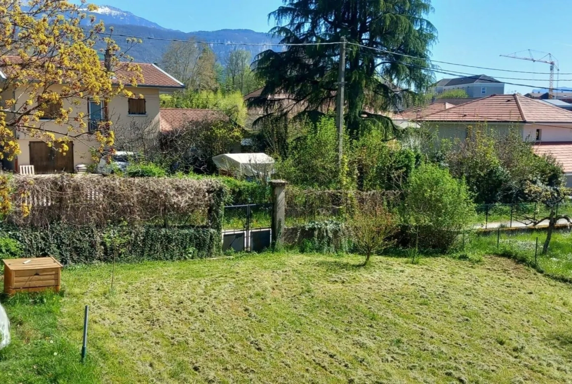 Terrain constructible à Voiron de 400 m² en impasse, zone UD, idéal pour résidence 