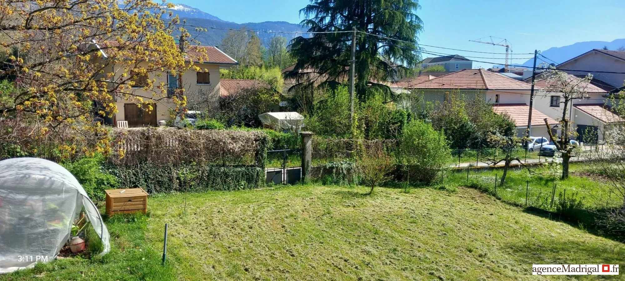 Terrain constructible à Voiron de 400 m² en impasse, zone UD, idéal pour résidence 