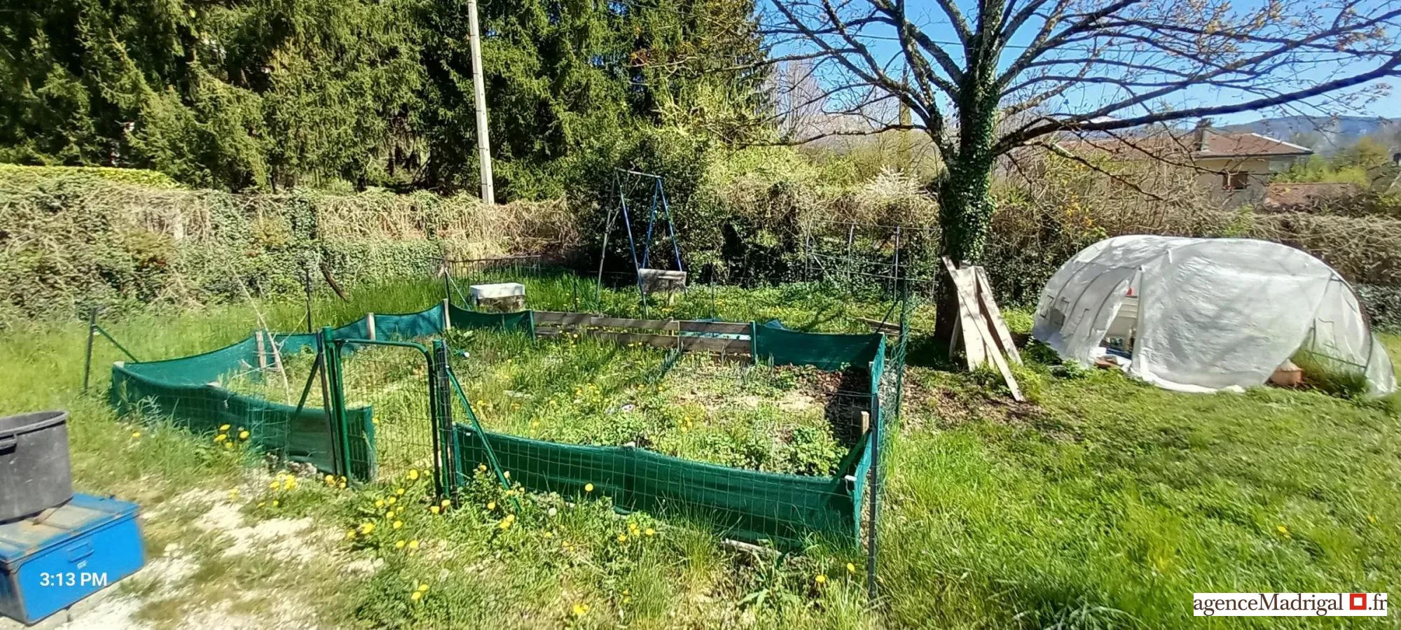 Terrain constructible à Voiron de 400 m² en impasse, zone UD, idéal pour résidence 
